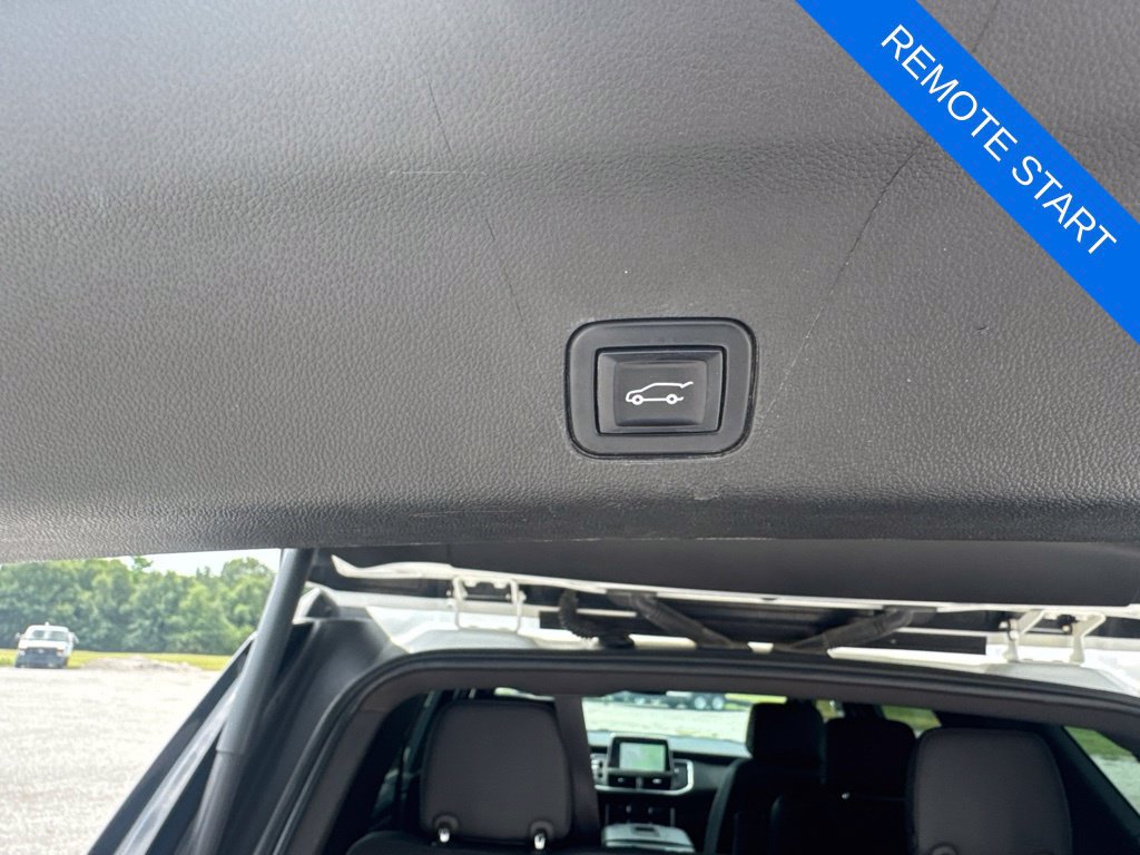Used 2022 Chevrolet Tahoe Z71 w/ Luxury Package AWD/4WD image 15