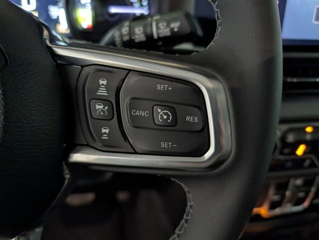 Used 2025 Jeep Wrangler Unlimited Sahara AWD/4WD image 16