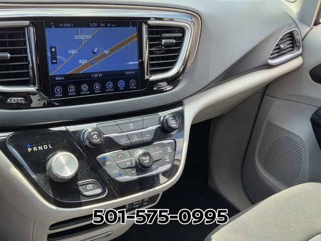 Used 2017 Chrysler Pacifica Touring FWD image 23