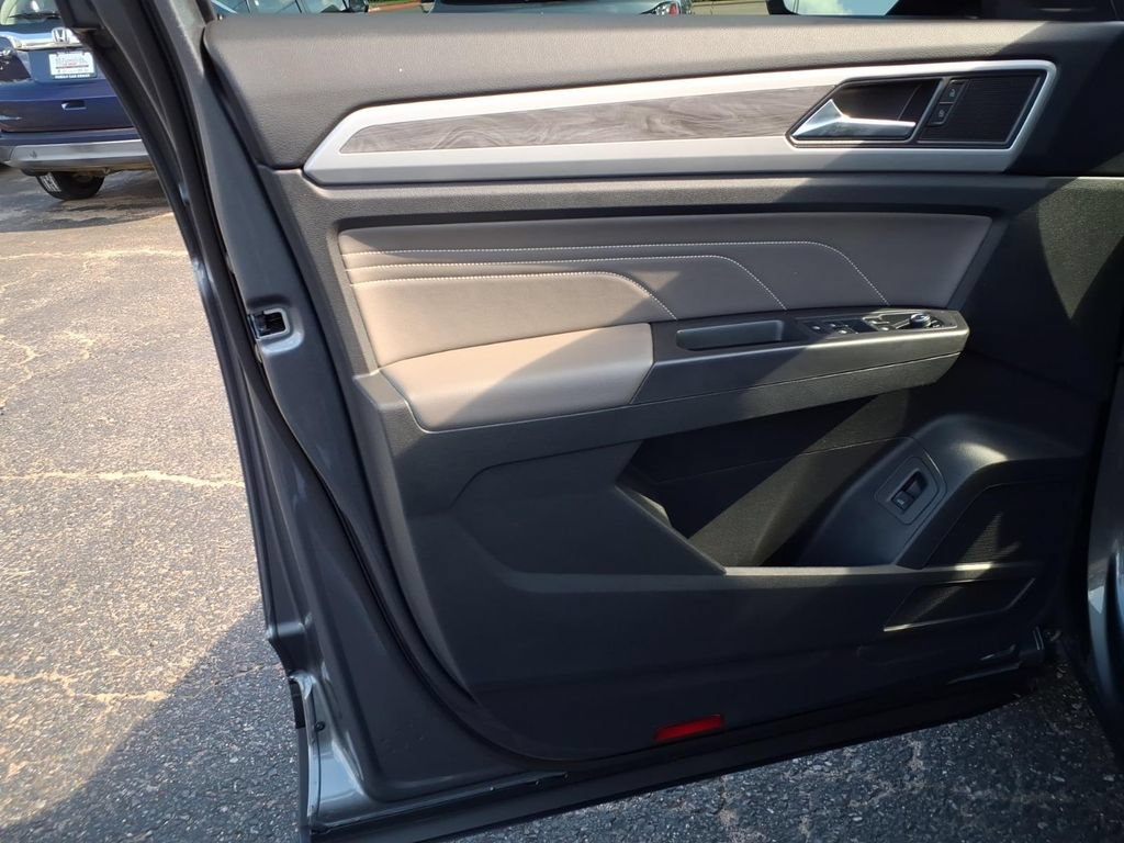 Certified 2023 Volkswagen Atlas Cross Sport SE w/ Panoramic Sunroof Package AWD/4WD image 26