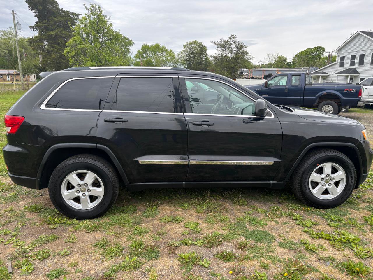 Used 2011 Jeep Grand Cherokee Laredo AWD/4WD image 4