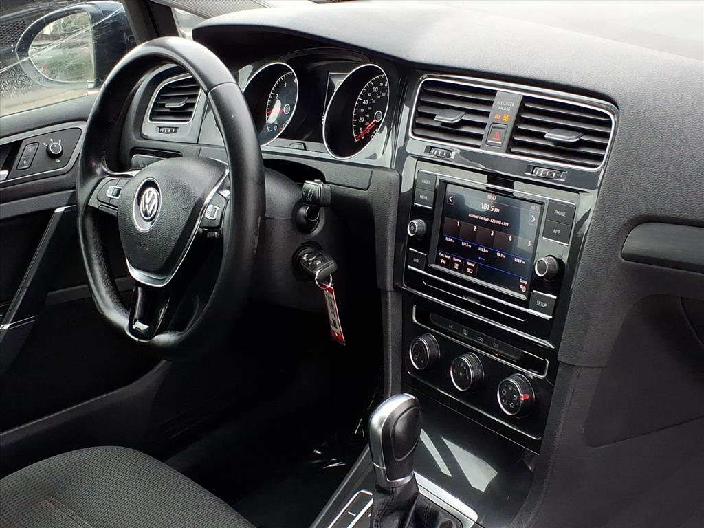 Used 2018 Volkswagen Golf S image 11