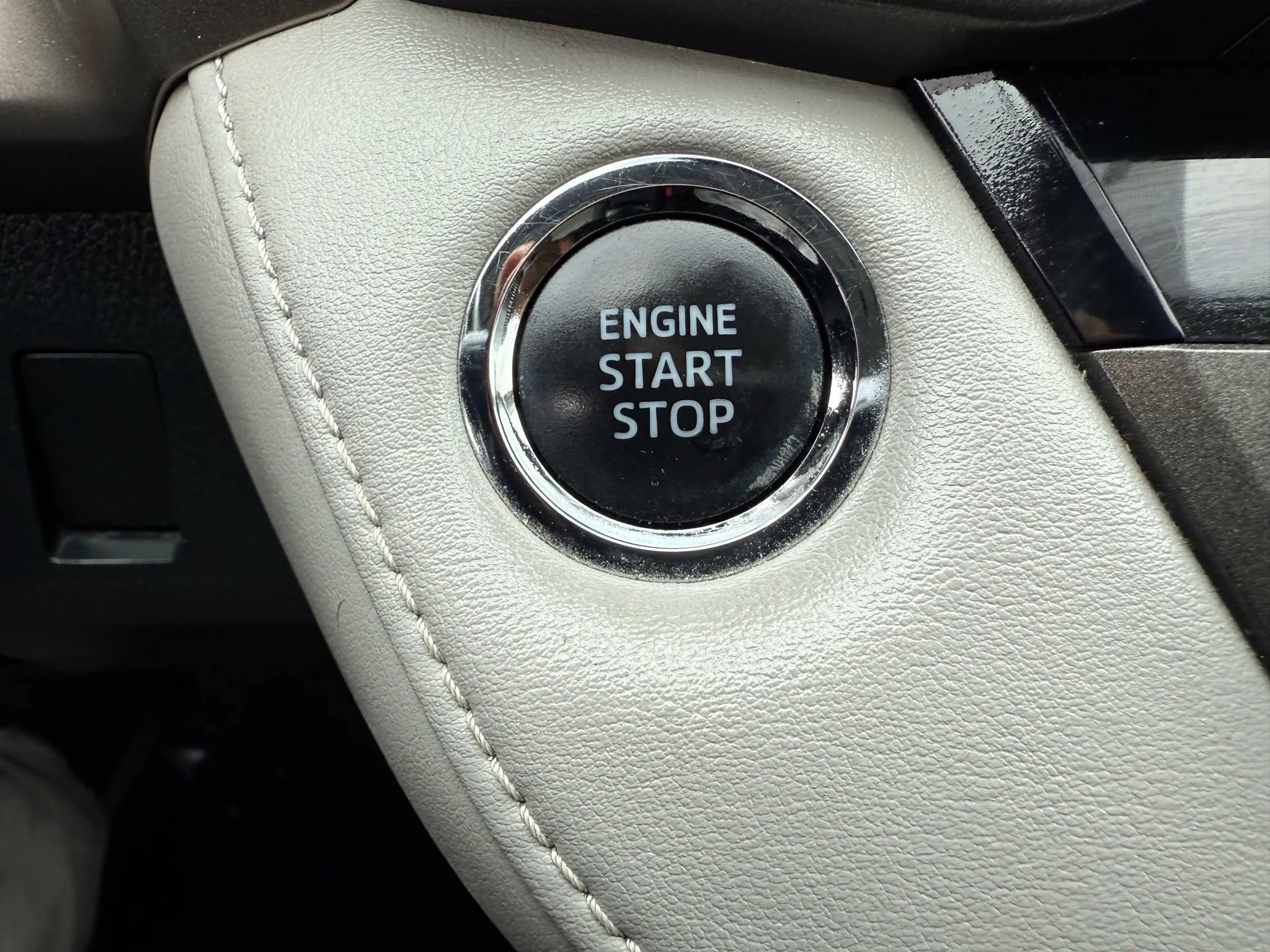 Used 2013 Toyota RAV4 Limited image 31