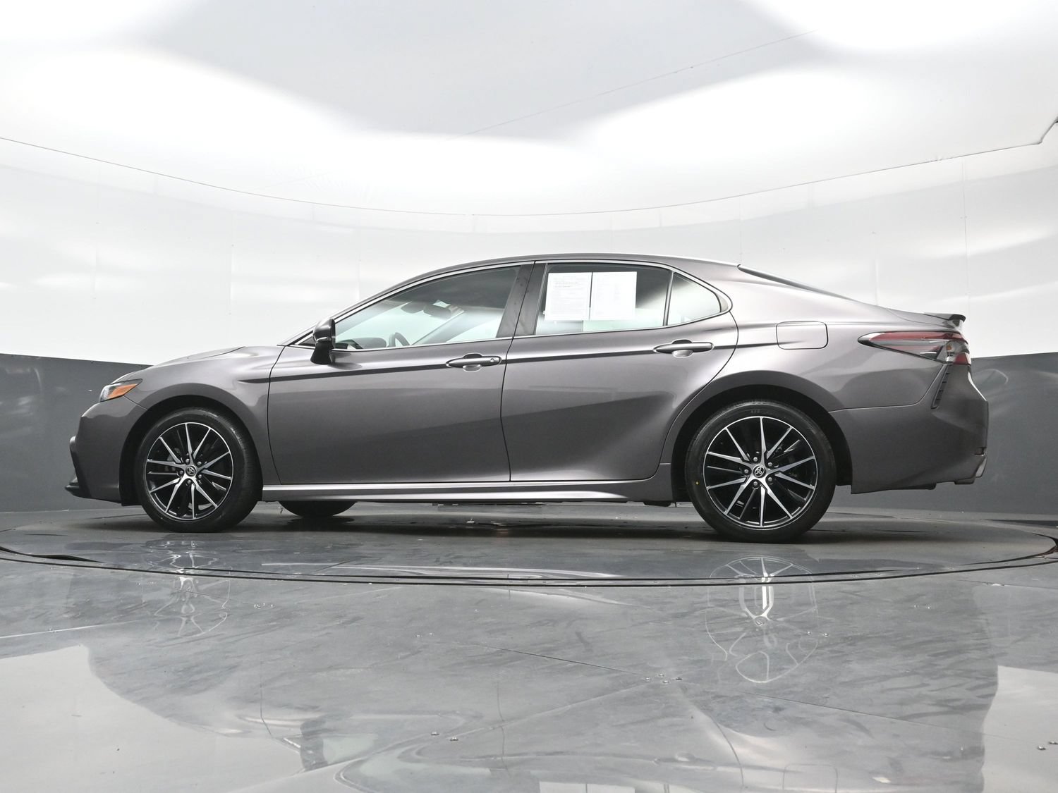 Used 2023 Toyota Camry SE FWD image 31