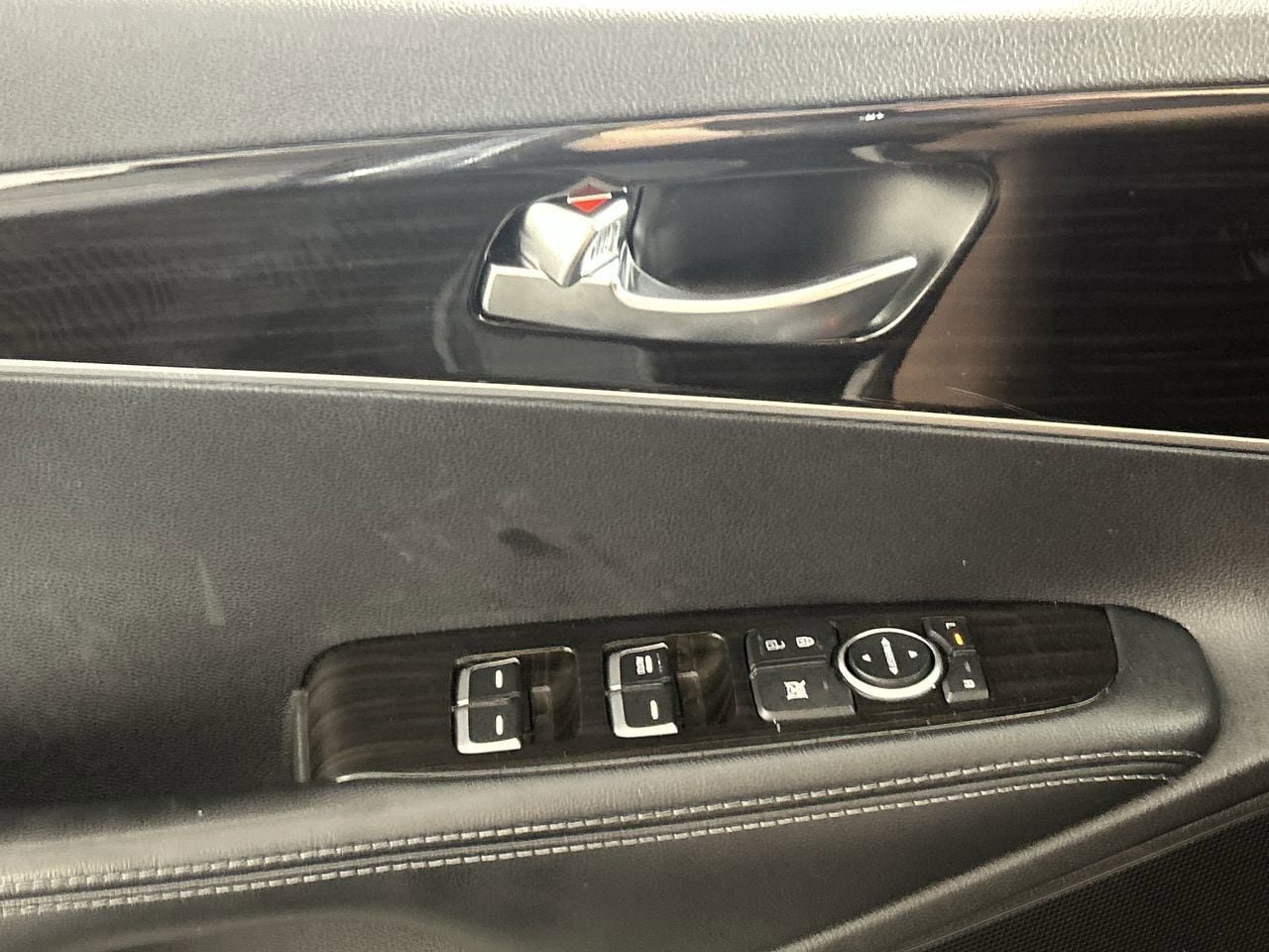 Used 2020 Kia Sorento L FWD image 19