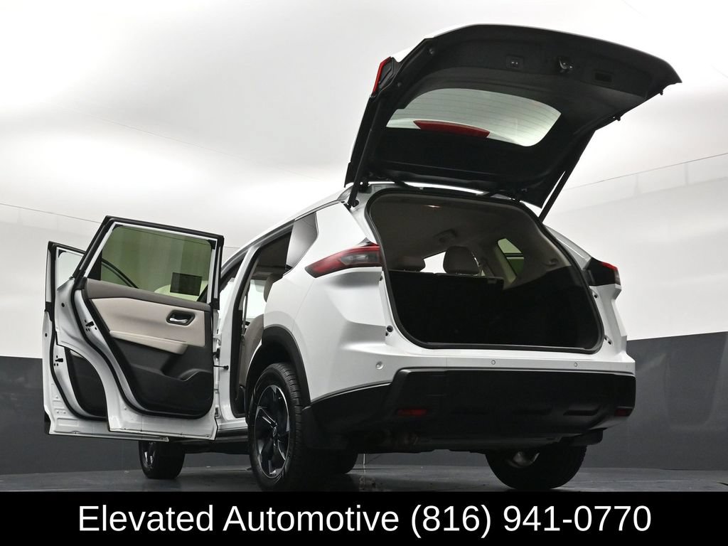 Used 2024 Nissan Rogue SV AWD/4WD image 39