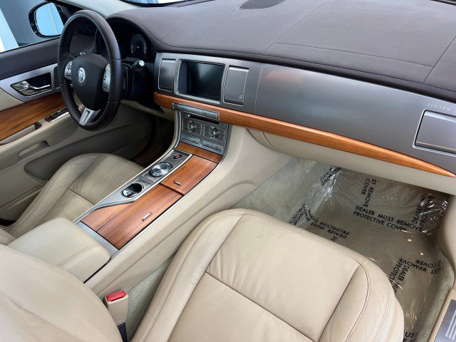 Used 2010 Jaguar XF Luxury RWD image 13