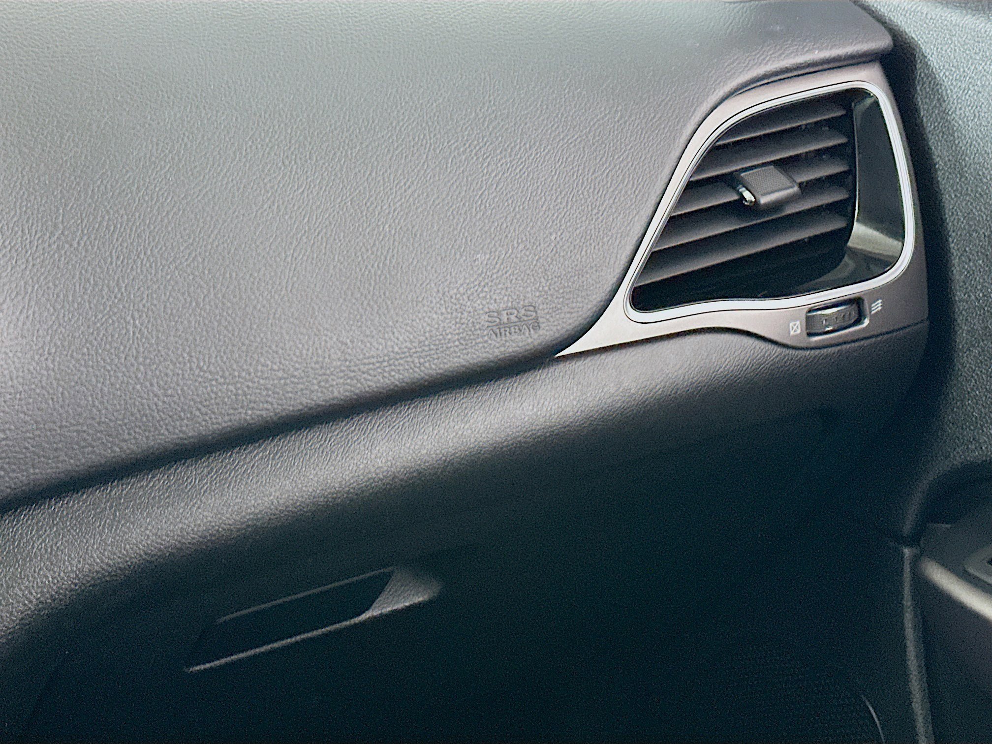 Used 2020 Jeep Cherokee Limited image 16