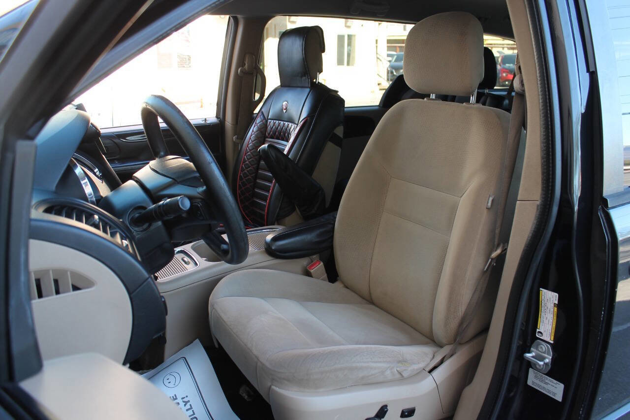 Used 2016 Dodge Grand Caravan SXT FWD image 18