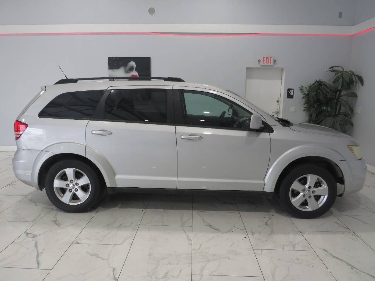 Used 2010 Dodge Journey SXT w/ Flexible Seating Group FWD image 2