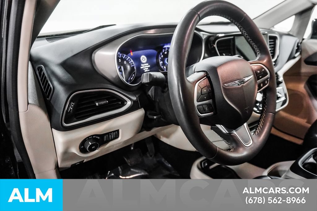 Used 2023 Chrysler Pacifica Touring-L FWD image 33