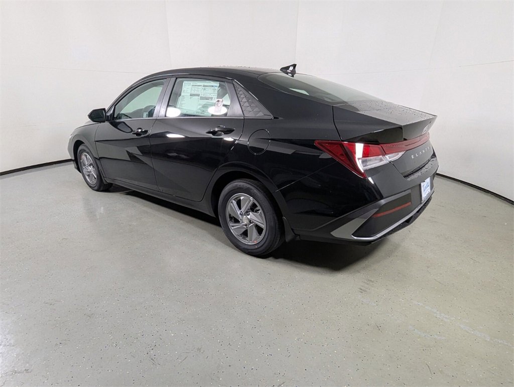 Certified 2025 Hyundai Elantra SE image 5