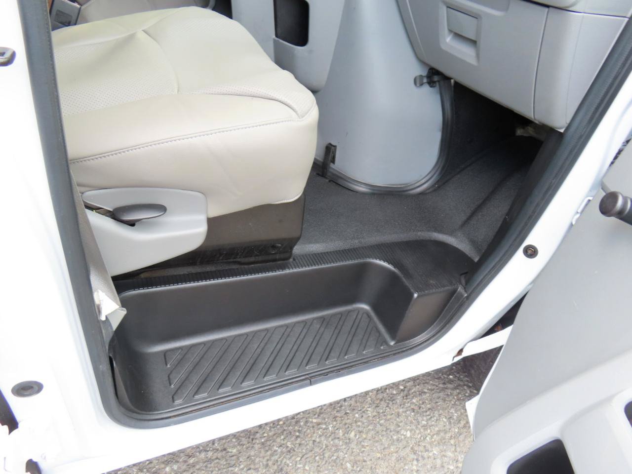 Used 2014 Ford E-150 and Econoline 150 RWD image 19