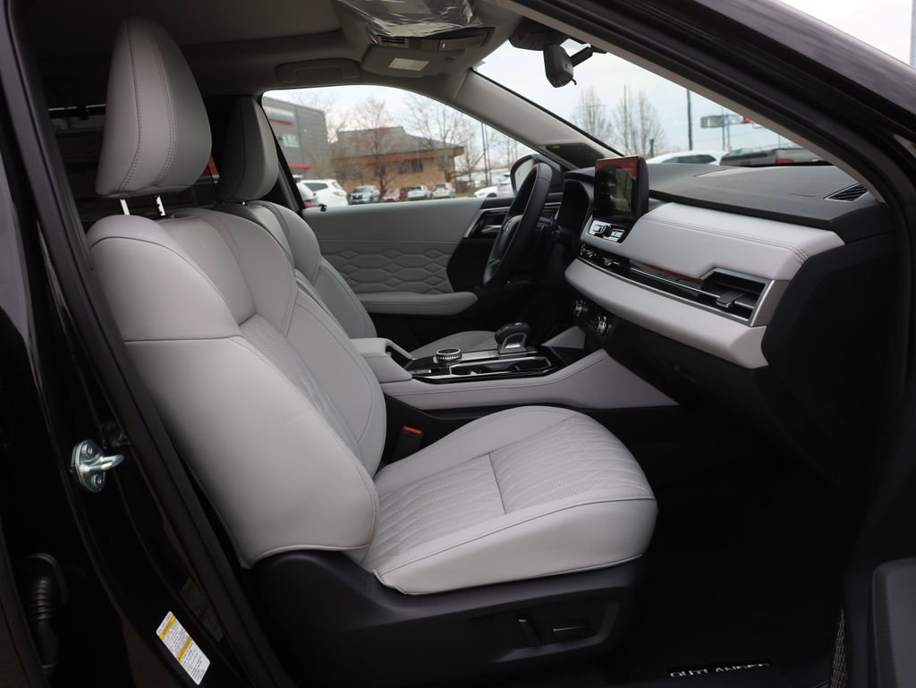 New 2025 Mitsubishi Outlander AWD image 13