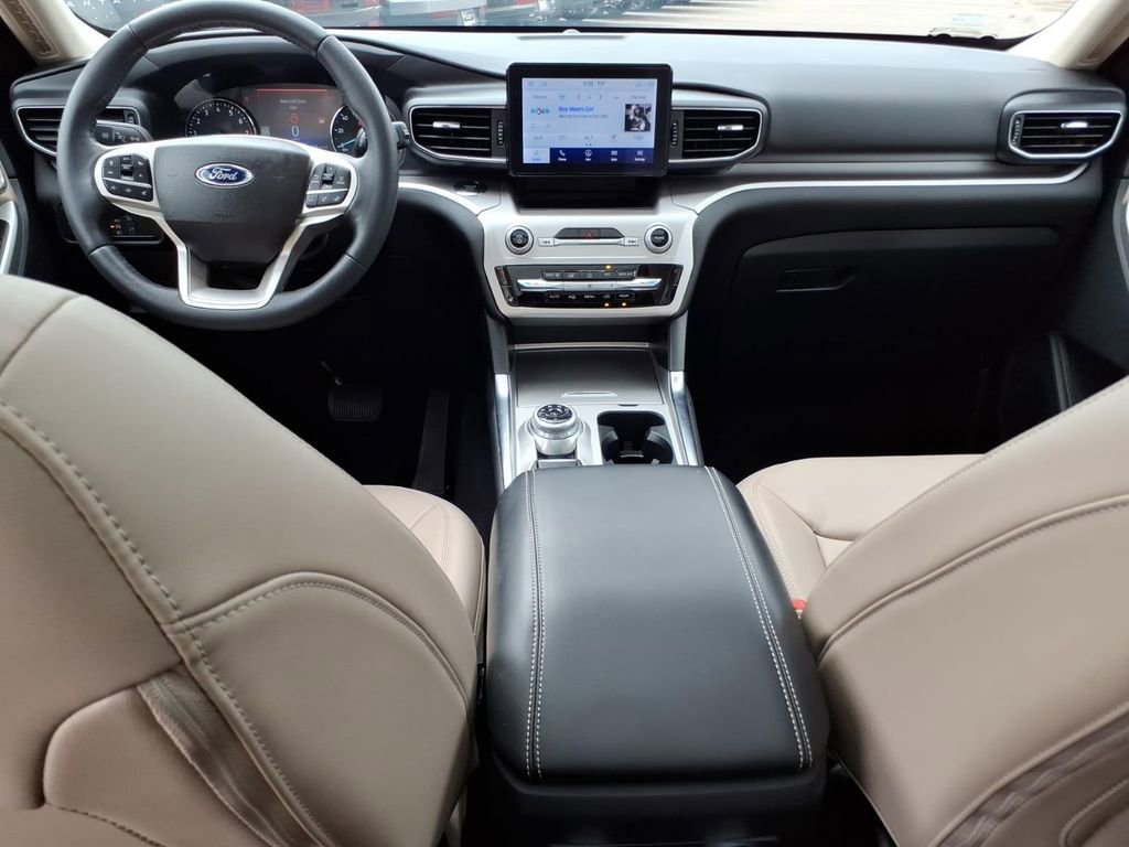 Used 2022 Ford Explorer XLT w/ Equipment Group 202A image 14