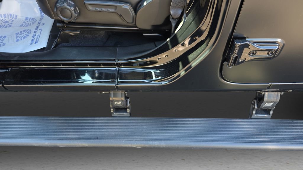 Used 2023 Jeep Wrangler Rubicon w/ Cold Weather Group image 10