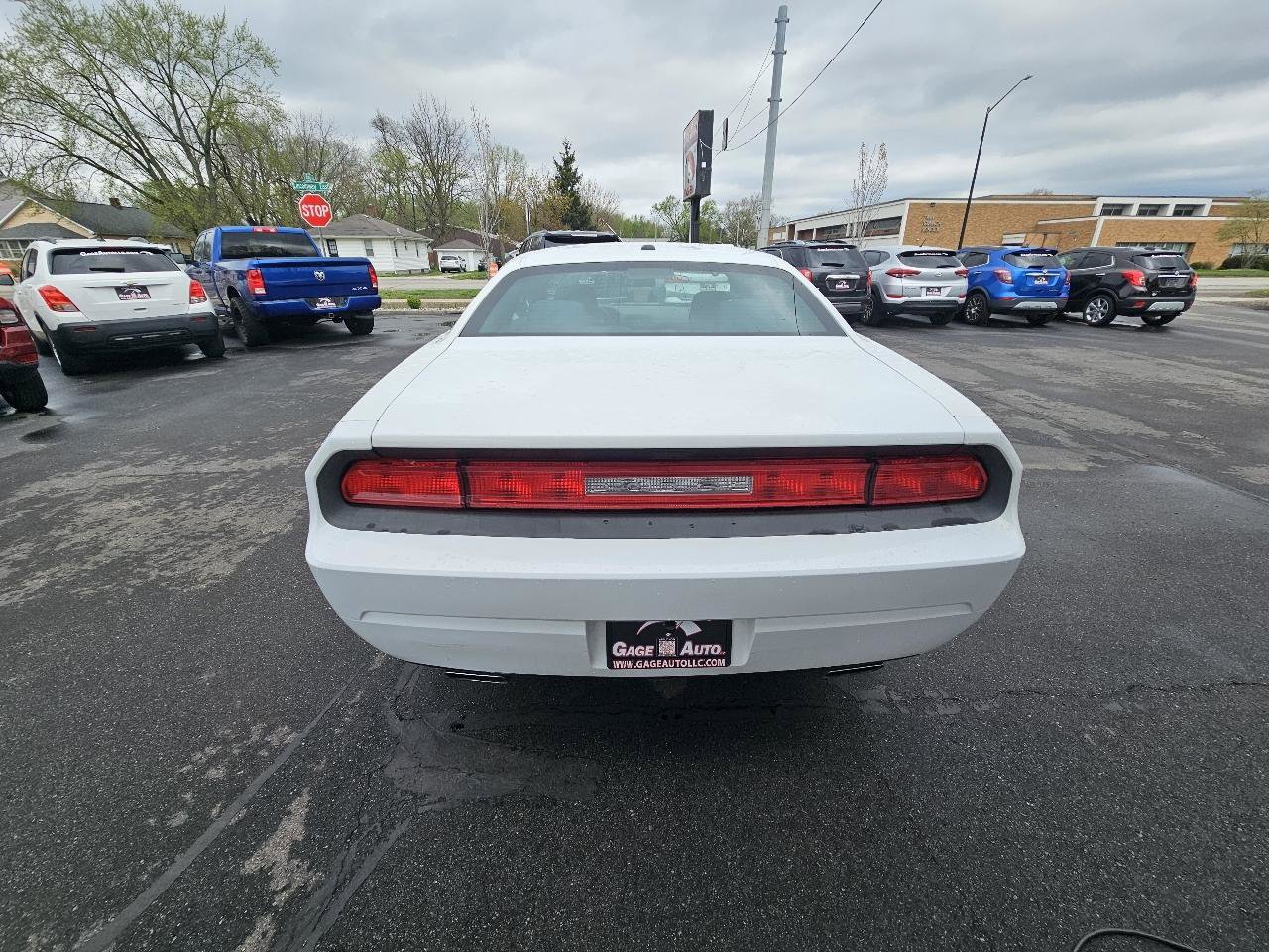 Used 2013 Dodge Challenger SXT w/ Sound Group RWD image 9
