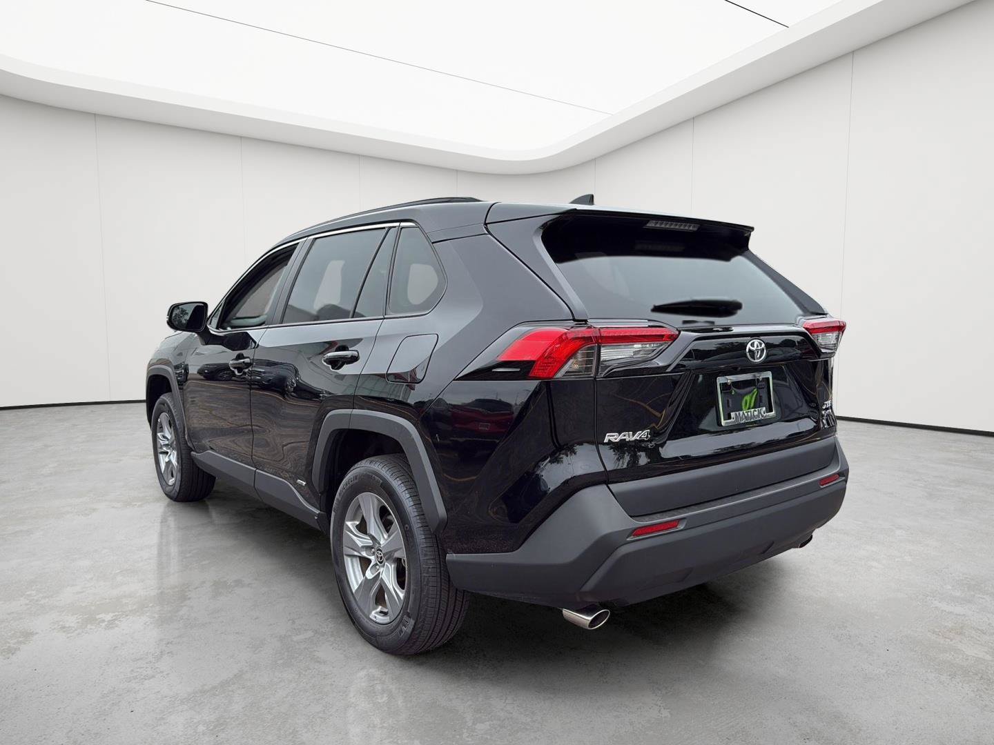 Used 2025 Toyota RAV4 XLE w/ Convenience Package AWD/4WD image 11