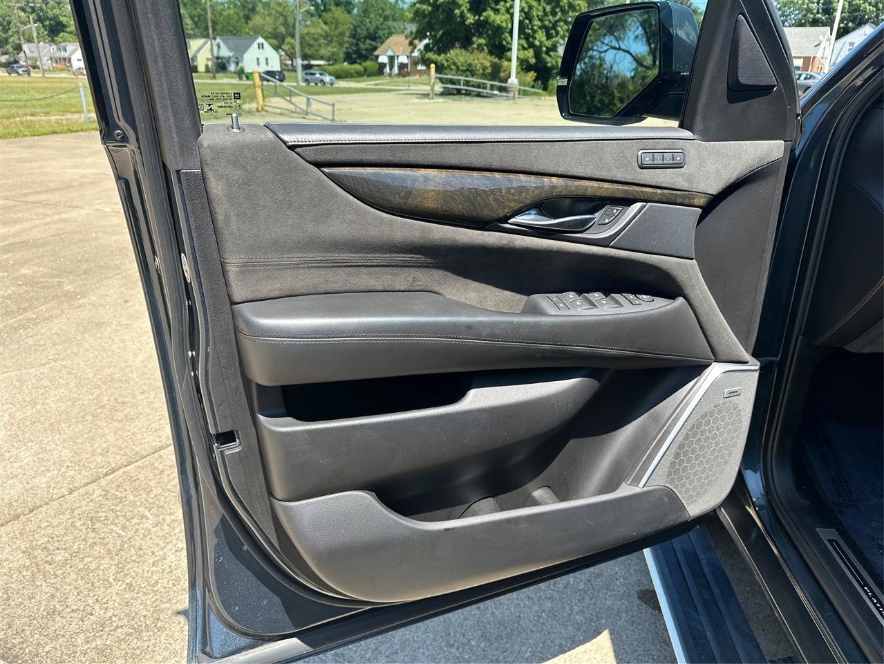 Used 2019 Cadillac Escalade ESV Platinum AWD/4WD image 20