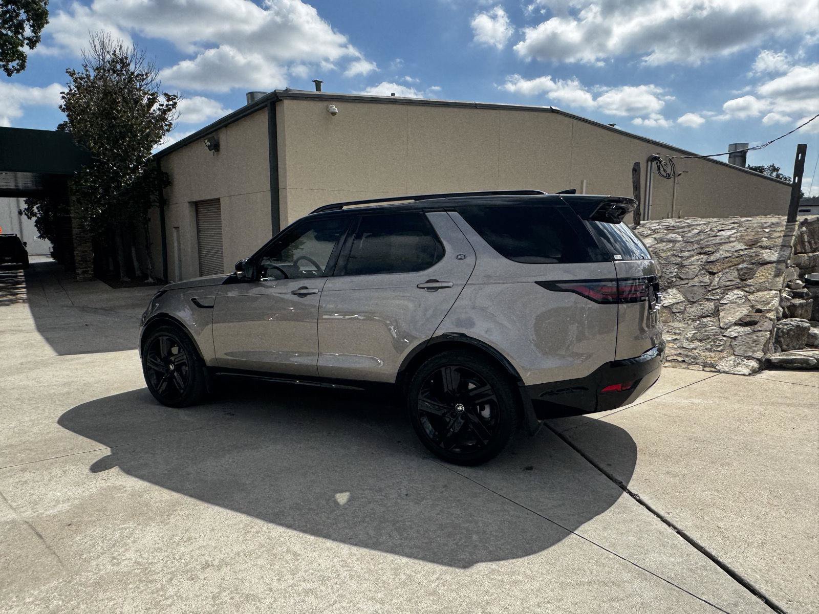 Certified 2026 Land Rover Discovery Dynamic SE AWD/4WD image 4