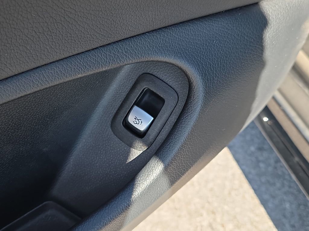 Used 2021 Mercedes-Benz C 300 C 300 image 21