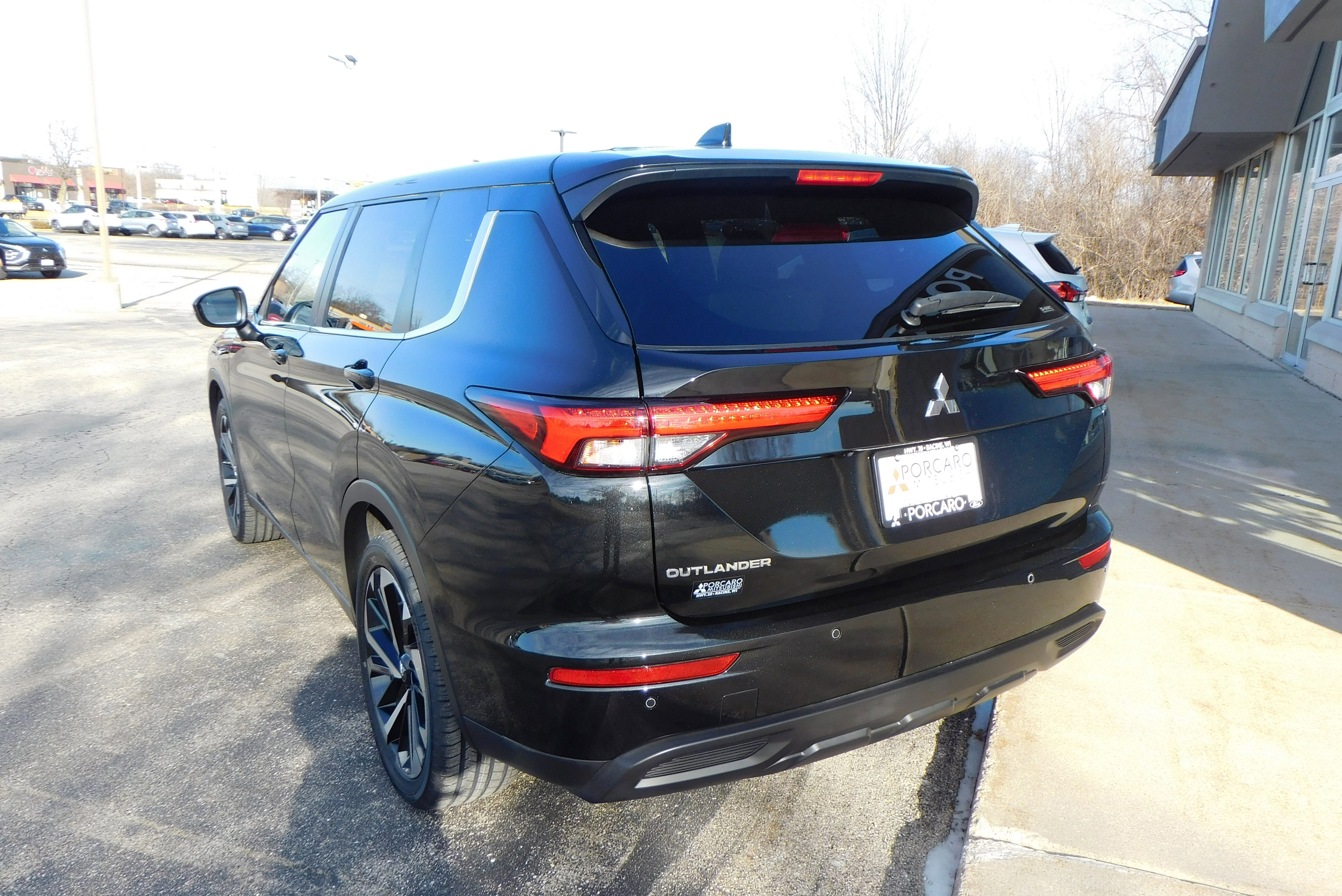 Used 2022 Mitsubishi Outlander ES image 3