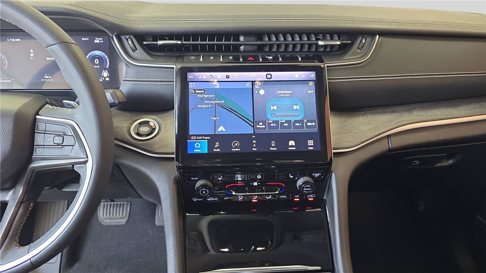 Used 2023 Jeep Grand Cherokee Limited AWD/4WD image 22