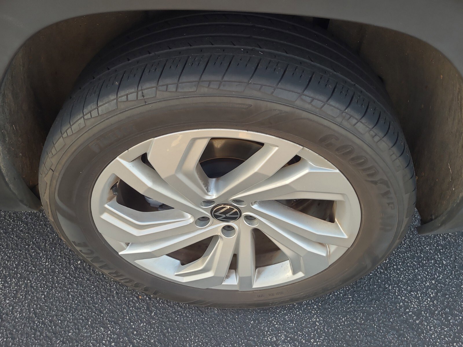 Certified 2023 Volkswagen Atlas SE image 9