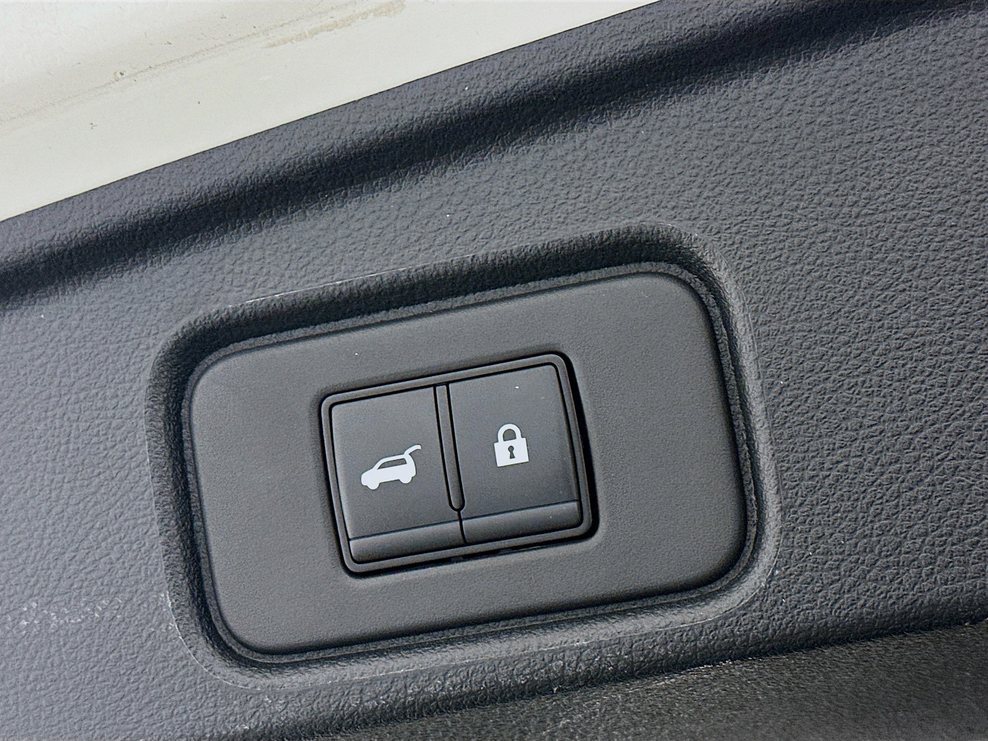 Used 2025 Nissan Pathfinder SV image 31