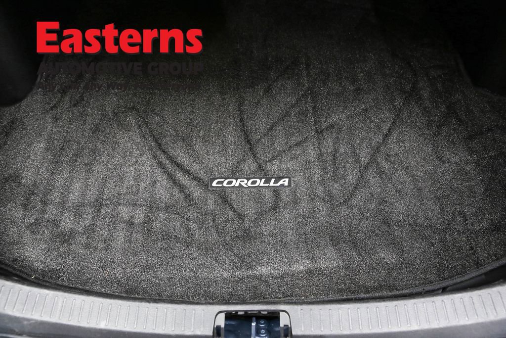 Used 2021 Toyota Corolla SE w/ SE Premium Package image 9