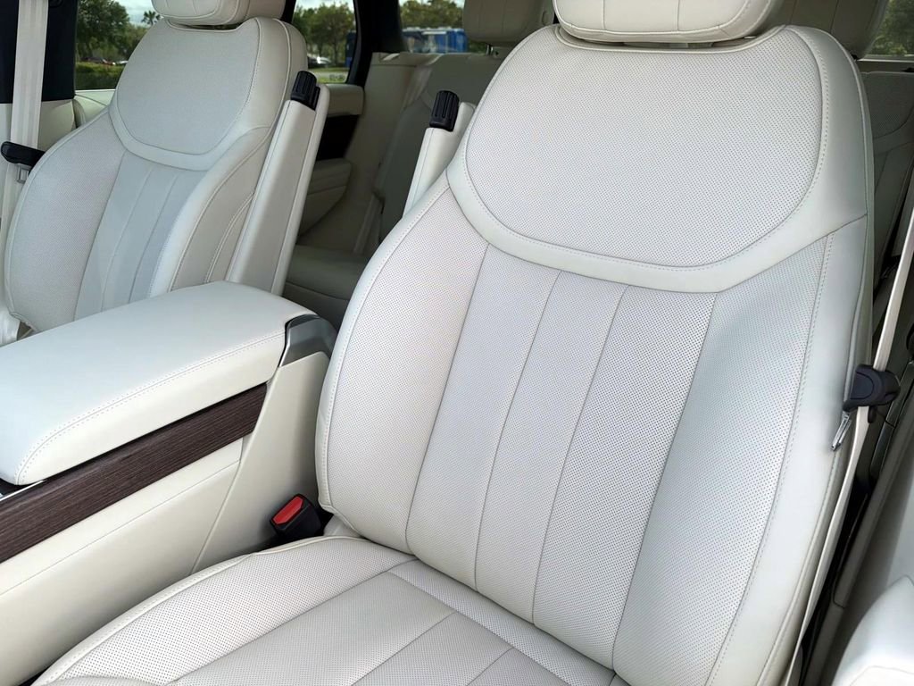 New 2026 Land Rover Range Rover SE image 19