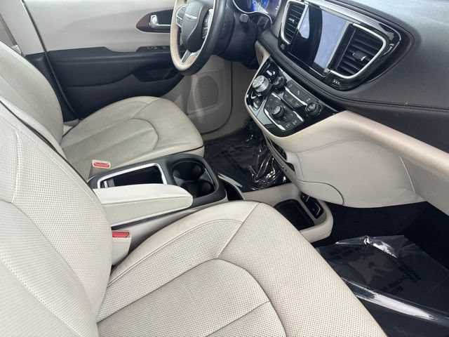 Used 2018 Chrysler Pacifica Limited FWD image 23