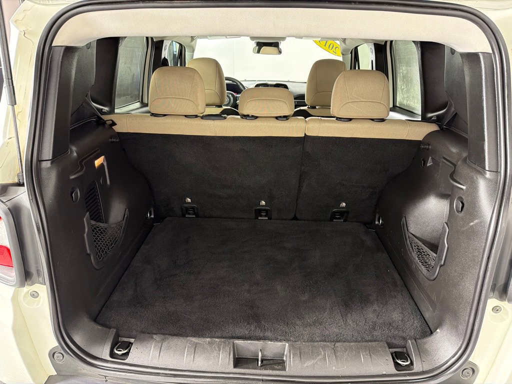 Used 2019 Jeep Renegade Latitude w/ UConnect 8.4 Nav Group image 21