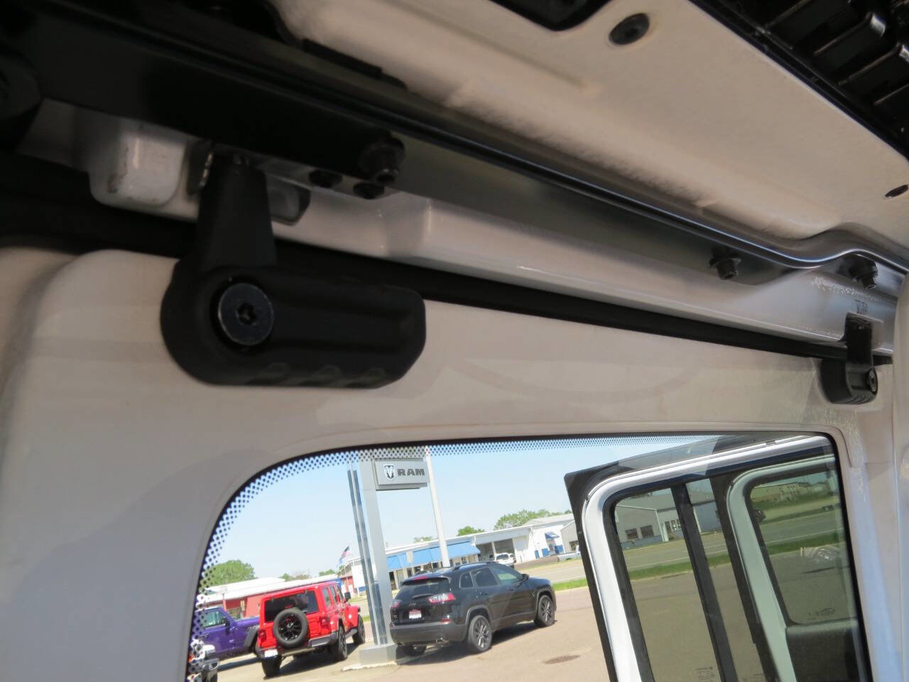 Used 2025 Jeep Wrangler Unlimited Rubicon 4xe w/ Safety Group AWD/4WD image 28