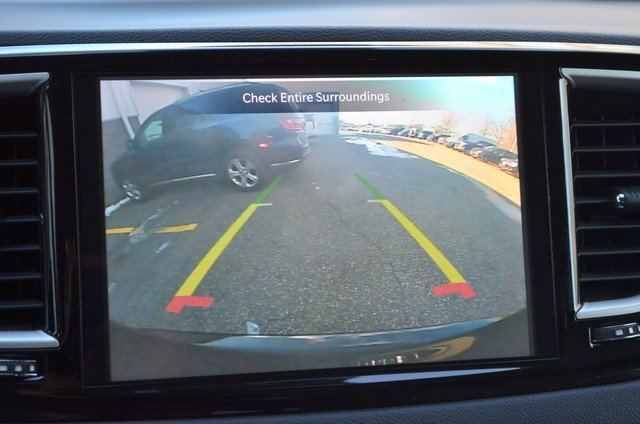 Used 2024 Chrysler Pacifica Touring-L image 31