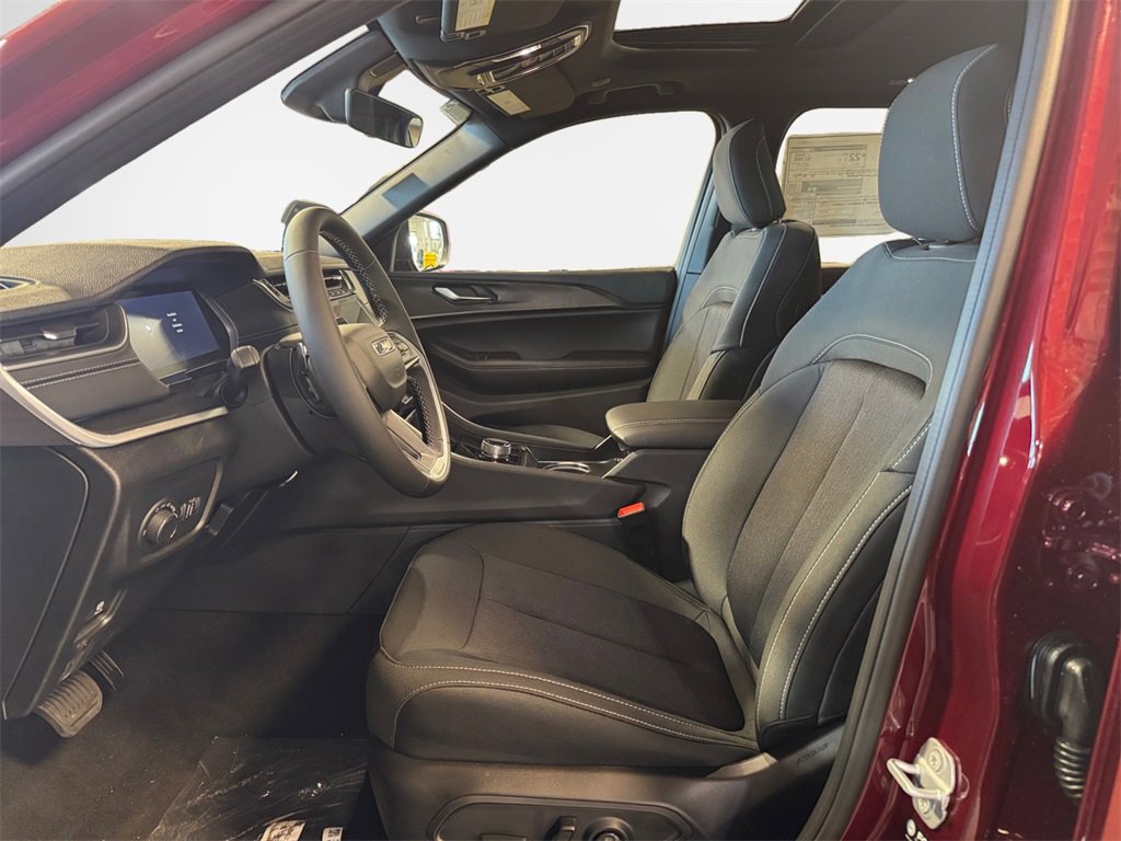 New 2025 Jeep Grand Cherokee 4WD image 12