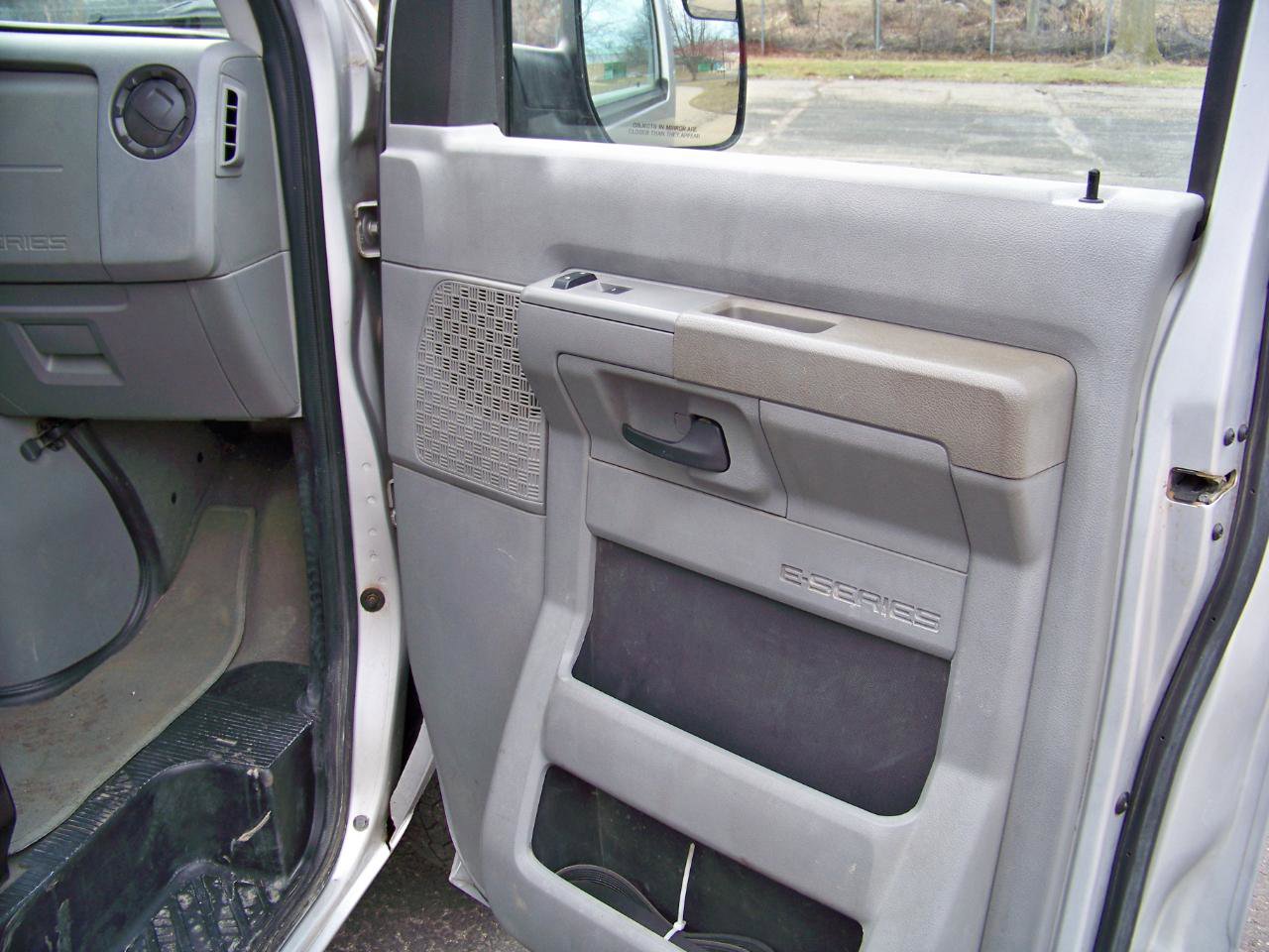 Used 2010 Ford E-350 and Econoline 350 XL image 13
