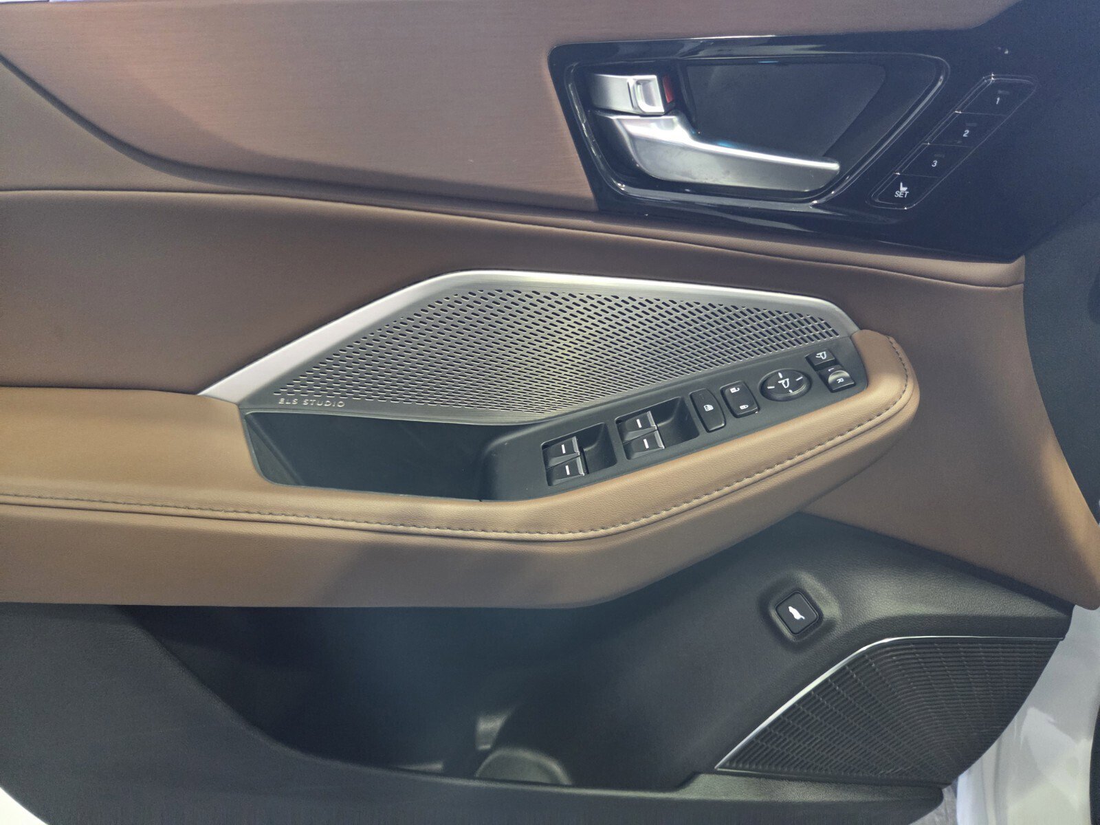 Used 2024 Acura MDX SH-AWD w/ Technology Package image 38