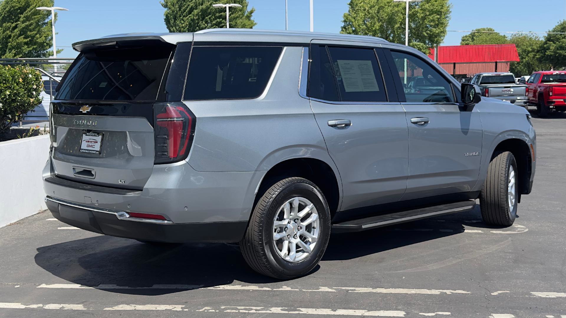 Used 2025 Chevrolet Tahoe LT AWD/4WD image 4