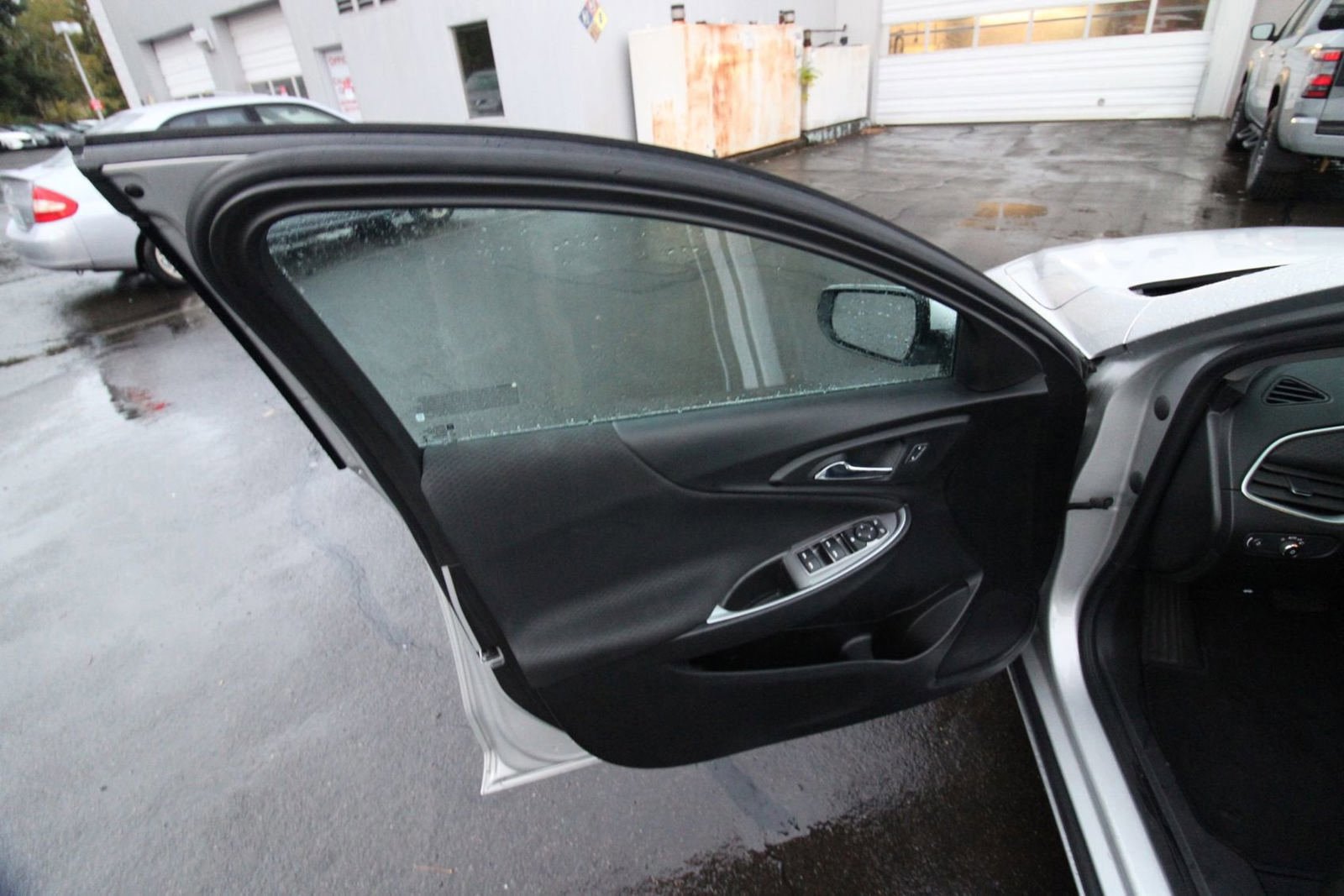 Used 2022 Chevrolet Malibu LT FWD image 9