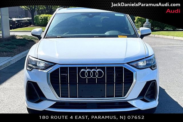 Used 2022 Audi Q3 2.0T Premium w/ Convenience Package AWD/4WD image 3