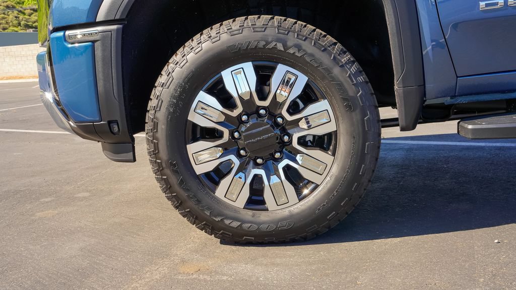 New 2026 GMC Sierra 2500 Denali w/ Denali Reserve Package AWD/4WD image 9