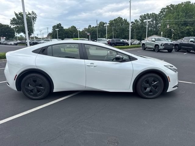 Used 2025 Toyota Prius LE FWD image 2
