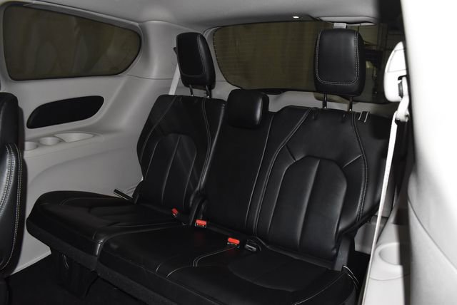 Certified 2024 Chrysler Pacifica Touring-L image 35