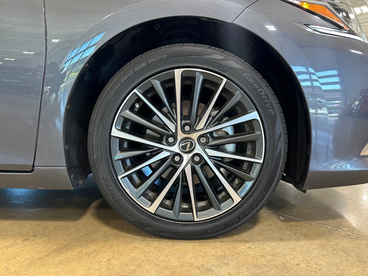 Used 2025 Lexus ES 350 w/ Premium Package FWD image 10