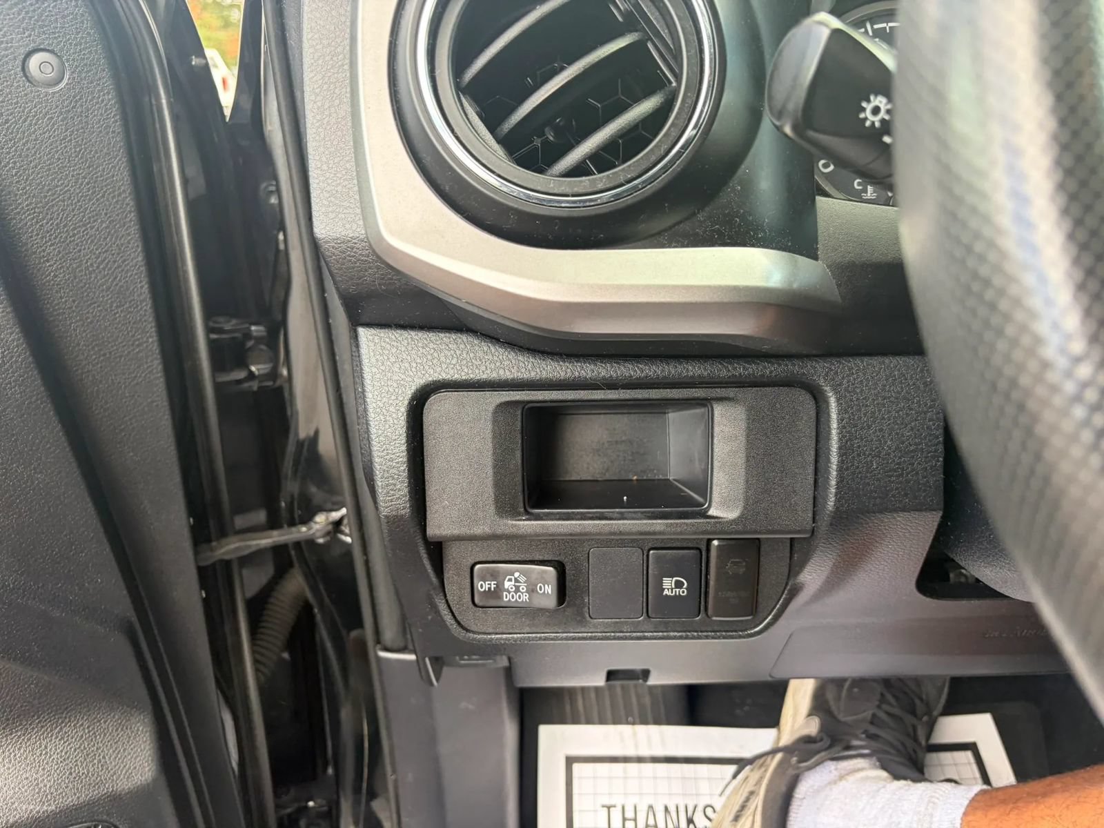 Used 2019 Toyota Tacoma SR5 AWD/4WD image 19