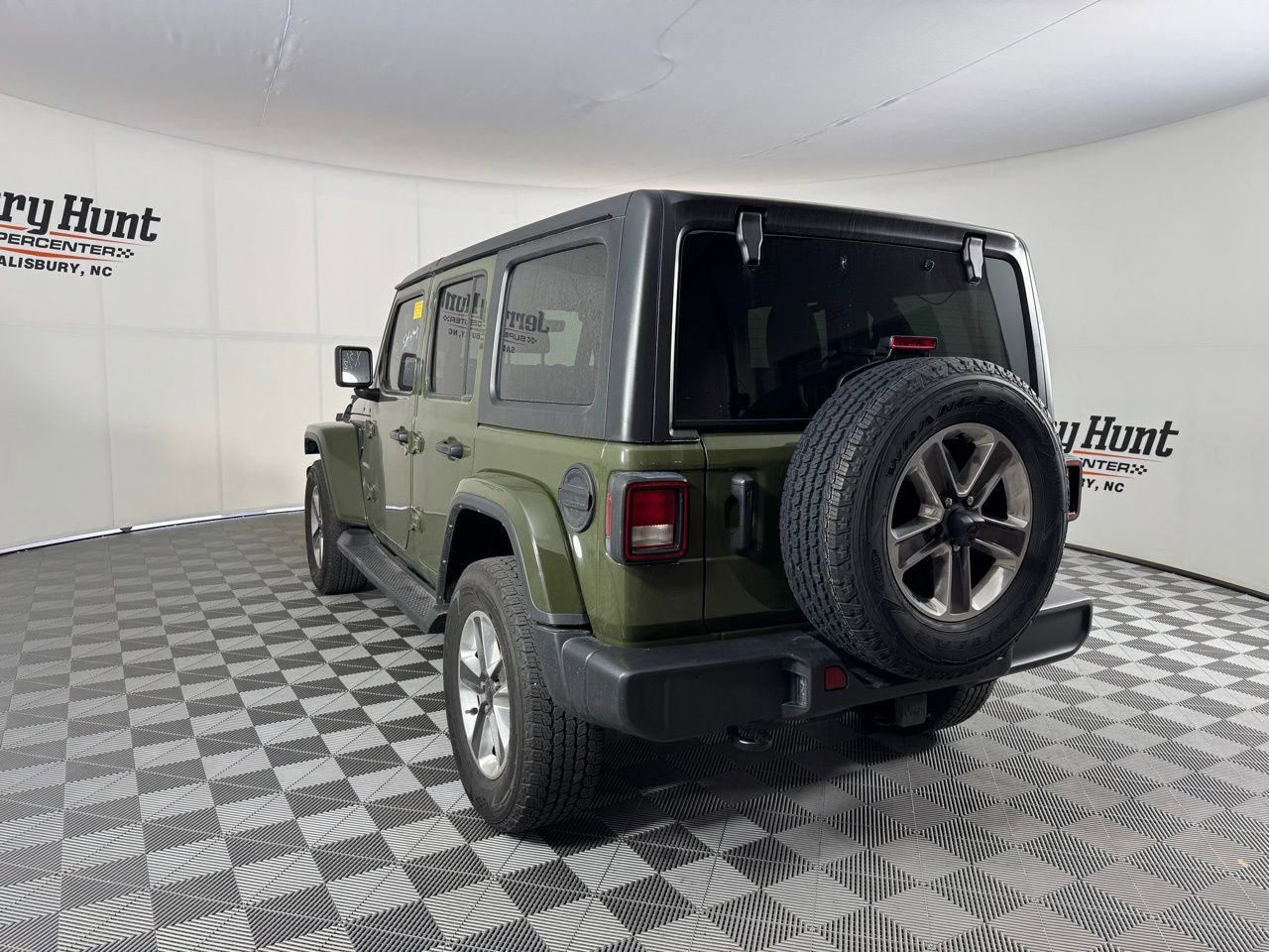 Used 2022 Jeep Wrangler Unlimited Sahara w/ Cold Weather Group image 10