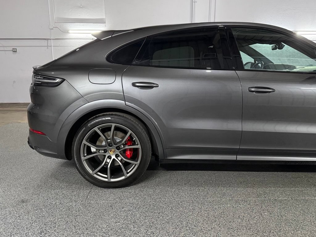 Used 2022 Porsche Cayenne GTS AWD/4WD image 9