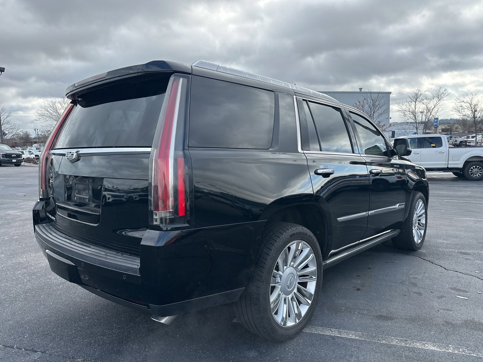 Used 2016 Cadillac Escalade Platinum image 3