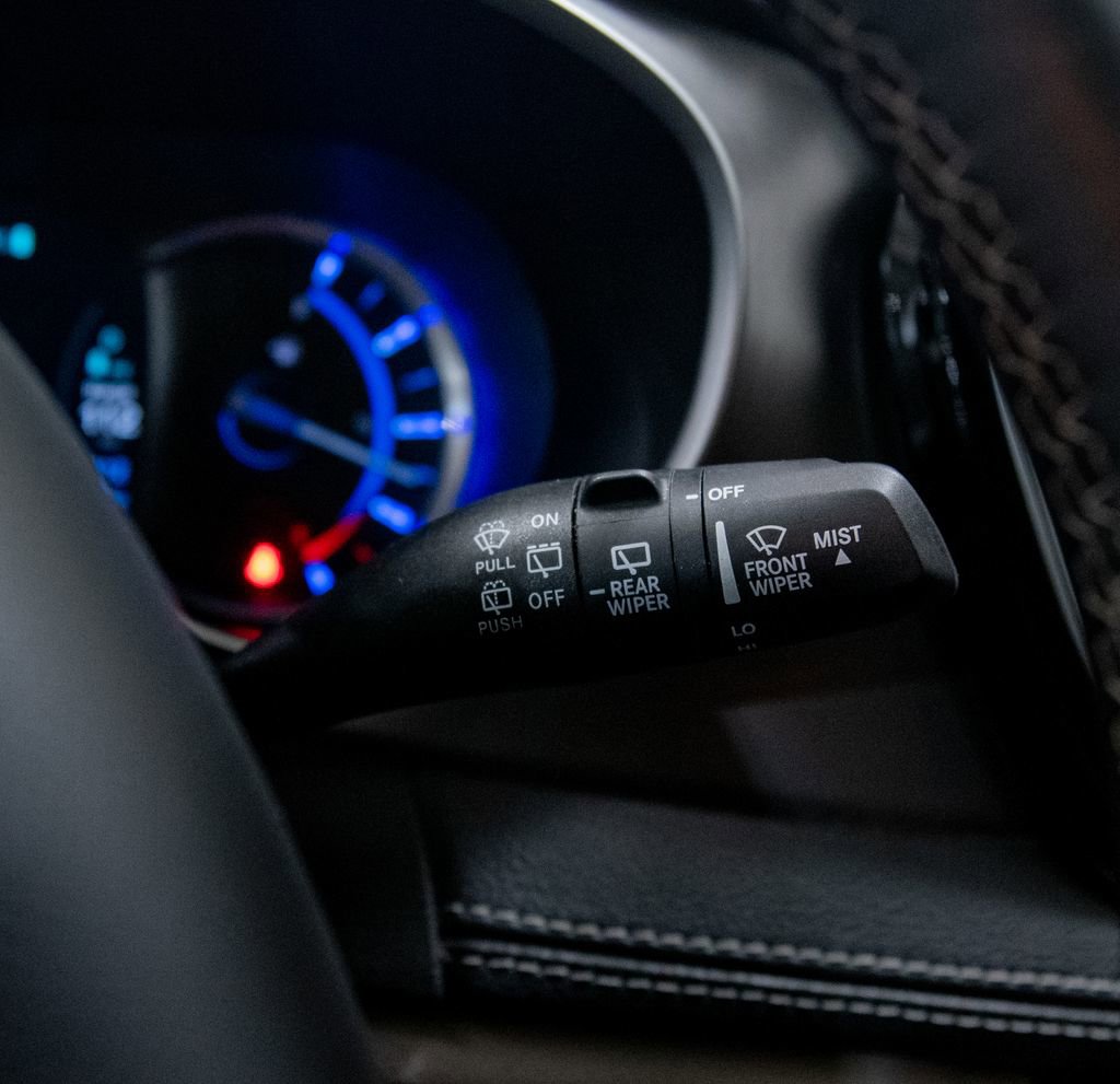 Used 2024 Chrysler Pacifica Select image 29